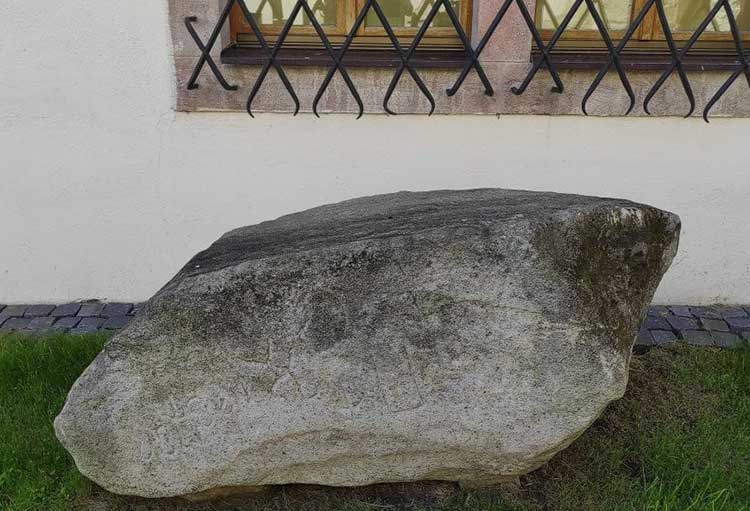 Hrobový kameň uložený v Kremnici