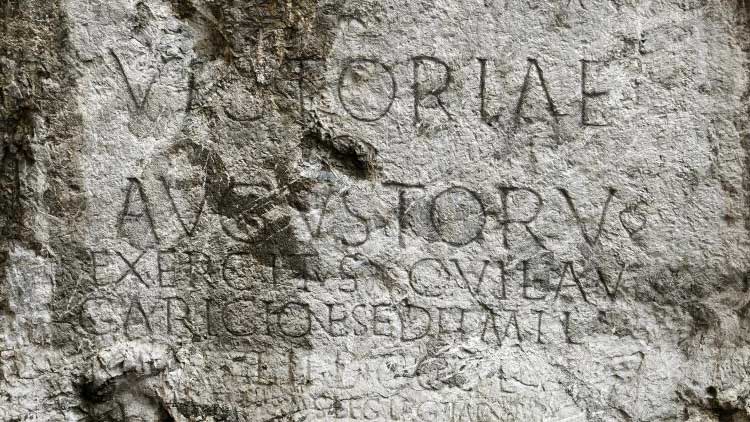 clanok-dejiny-vytesane-v-skalach-detektory-nox-a Rímsky nápis v Trenčíne